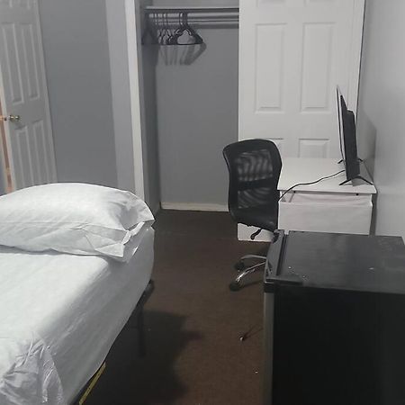 Room In A Beach House With King Size Bed In A Landlord Hosted Three Bedroom Apartment New York Eksteriør bilde