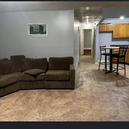 Room In A Beach House With King Size Bed In A Landlord Hosted Three Bedroom Apartment New York Eksteriør bilde
