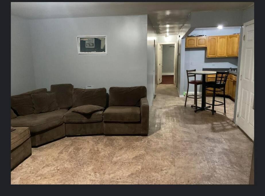 Room In A Beach House With King Size Bed In A Landlord Hosted Three Bedroom Apartment New York Eksteriør bilde